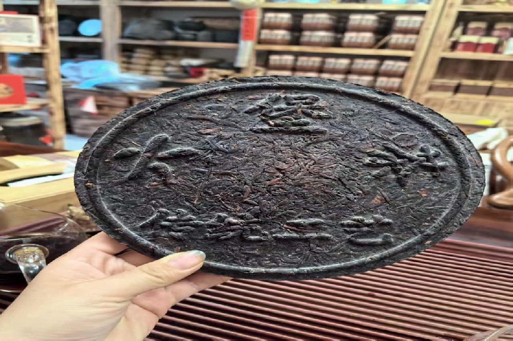 解锁六堡茶的经典风味：探秘现代工艺六堡茶的“红浓陈醇”