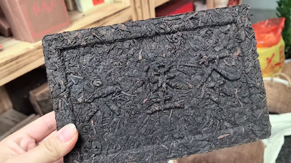 梧州六堡茶礼品定制：山塘岐品牌，以原产地珍品传递东方情谊