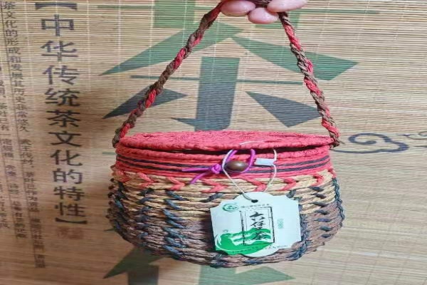 探秘六堡茶竹篓装：苍梧山塘岐的匠心传承与自然馈赠